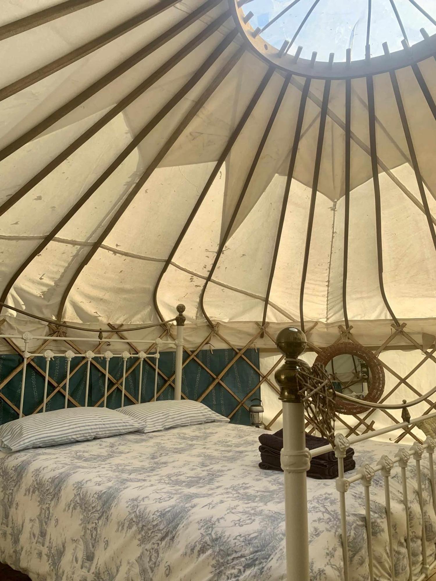 Hotel Ceridwen Glamping, Double Decker Bus And Yurts Llandysul Exterior foto