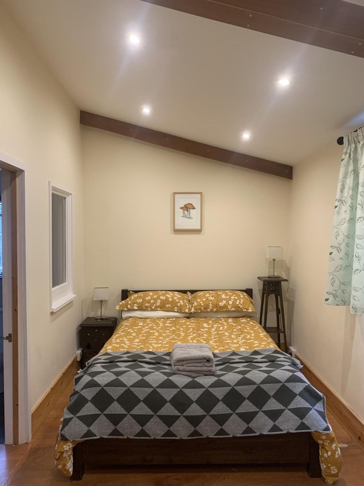 Hotel Ceridwen Glamping, Double Decker Bus And Yurts Llandysul Exterior foto