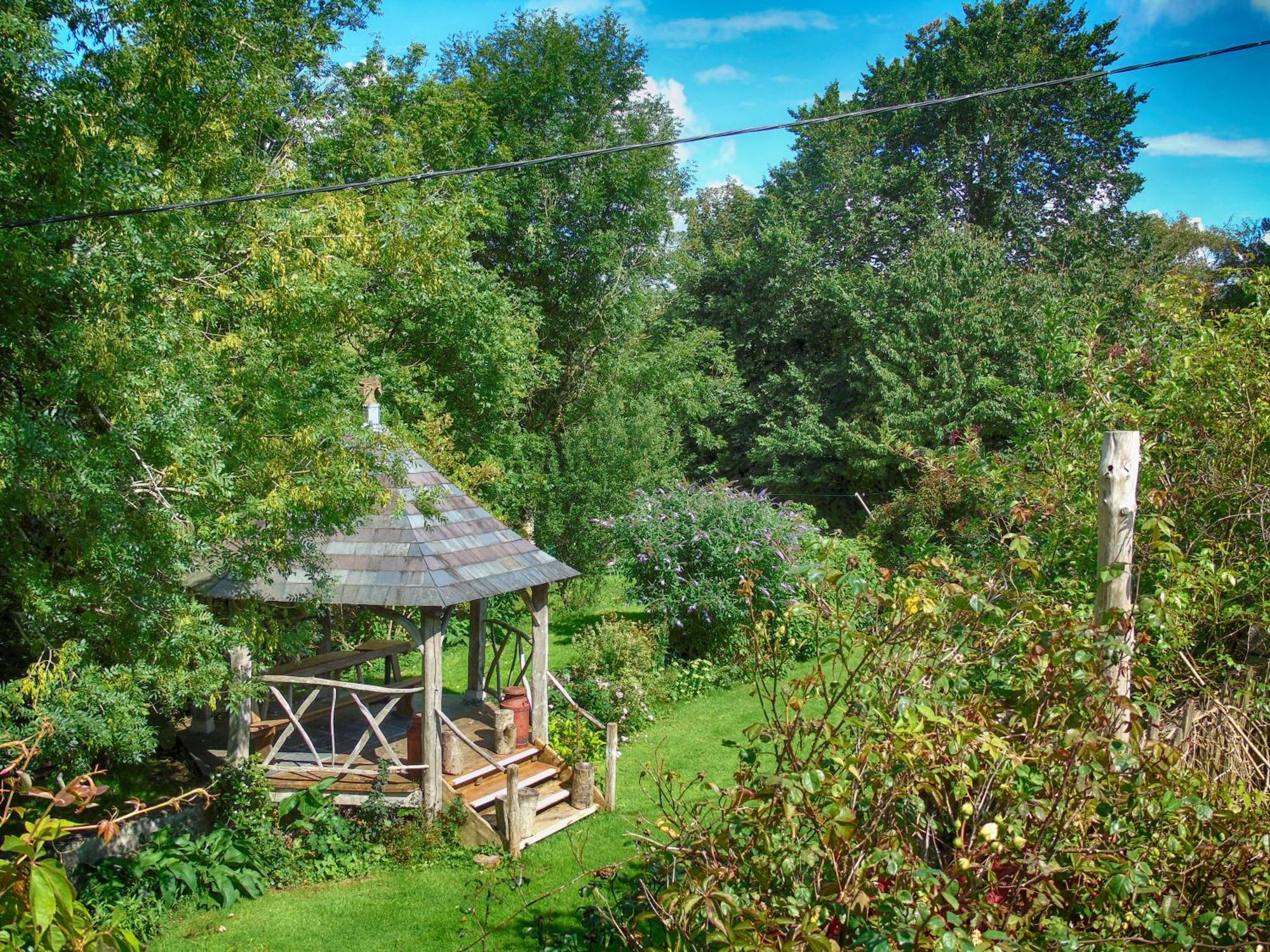 Hotel Ceridwen Glamping, Double Decker Bus And Yurts Llandysul Exterior foto